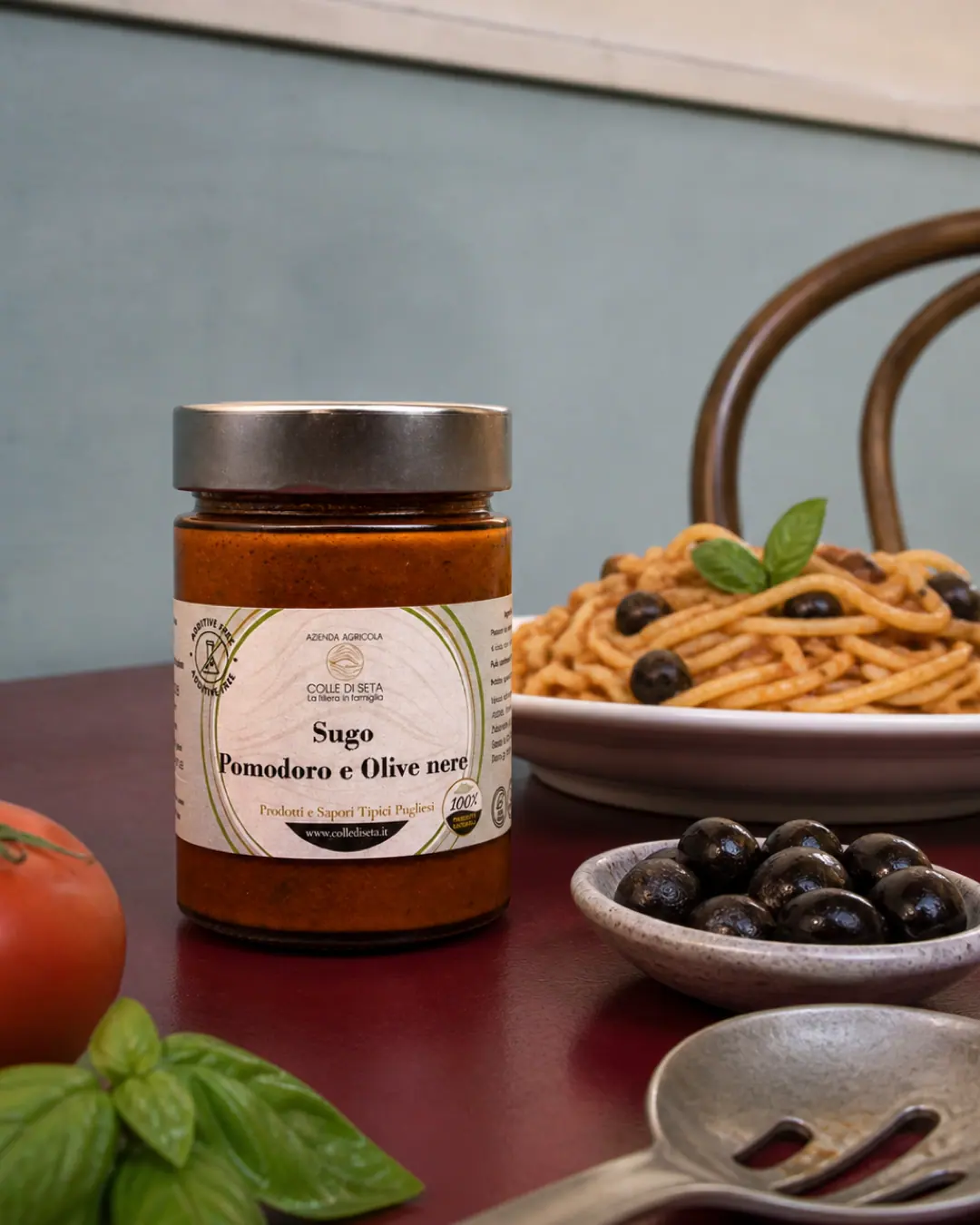 Colle di Seta — Sugo pomodoro olive nere — luce naturale