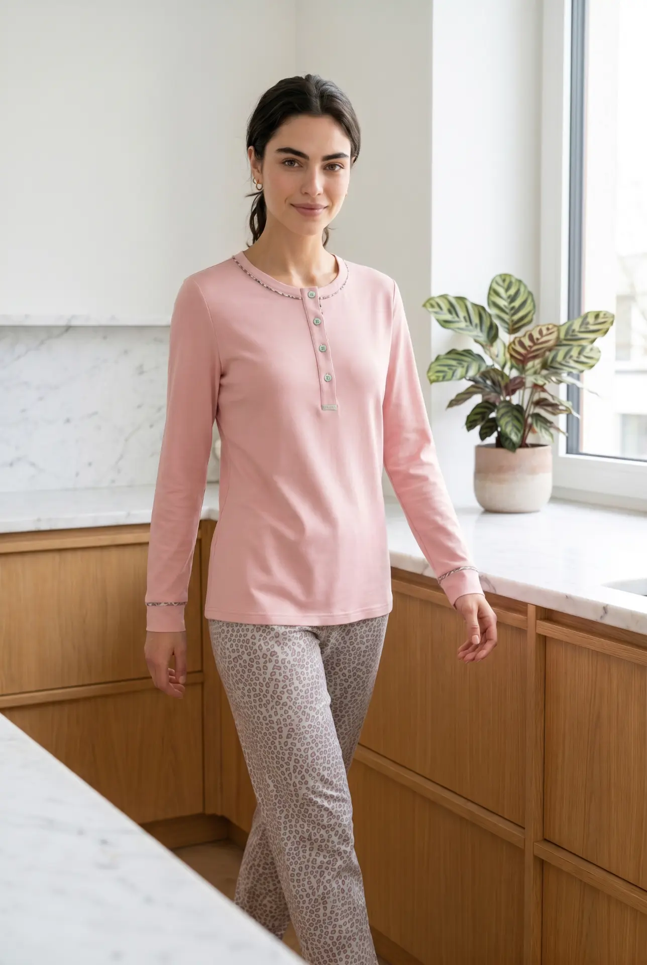 Amadine Pigiameria — Serafino rosa e pantalone animalier