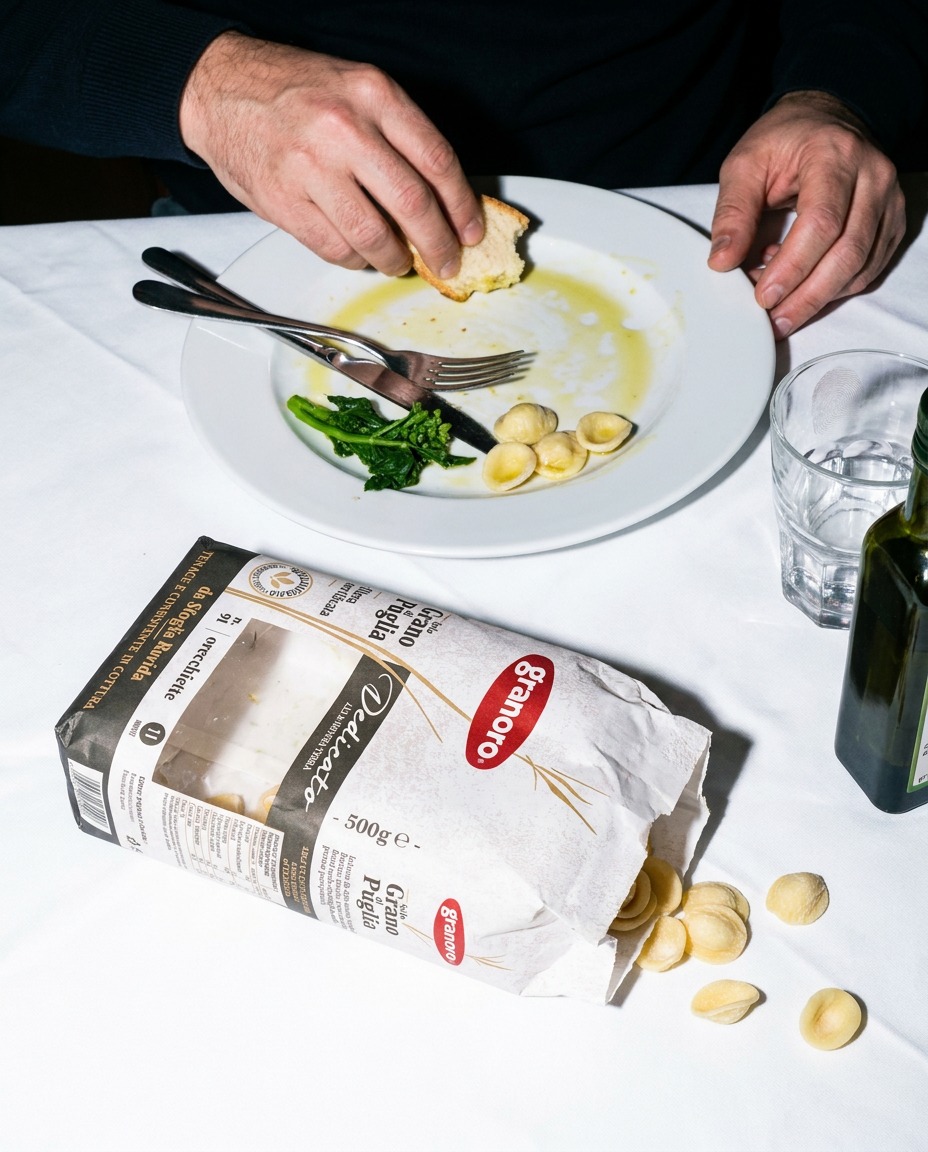Granoro — Fine pasto — tovaglia bianca e olio
