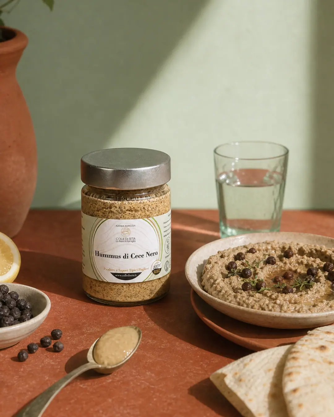 Colle di Seta — Hummus cece nero — luce naturale