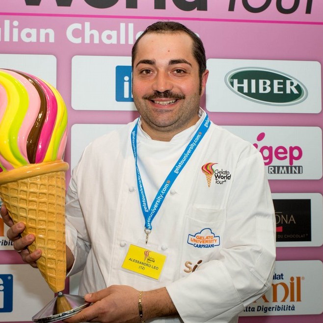 Alessandro Leo con trofeo al Gelato World Tour — Italian Challenge